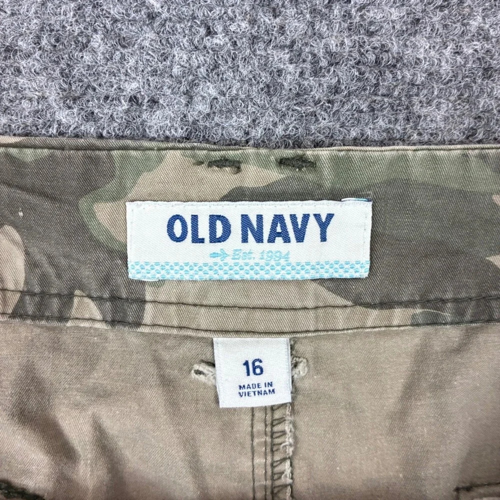 Old Navy Womens Size 16 W40 Green Camo Cargo Shorts Utility Multi Pocket Midrise